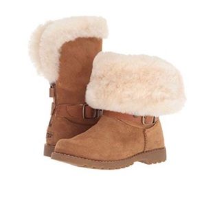 UGG Nessa big kid size 6 Med